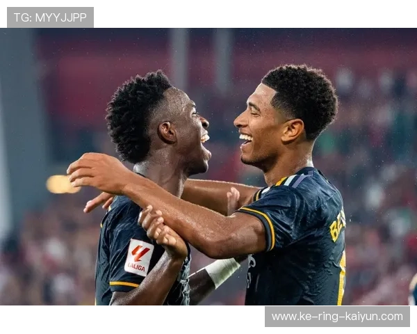 维尼修斯轻巧挑球过顶精彩绝伦——技艺与天赋的完美结合 维尼修斯轻巧挑球过顶精彩绝伦——技艺与天赋的完美结合